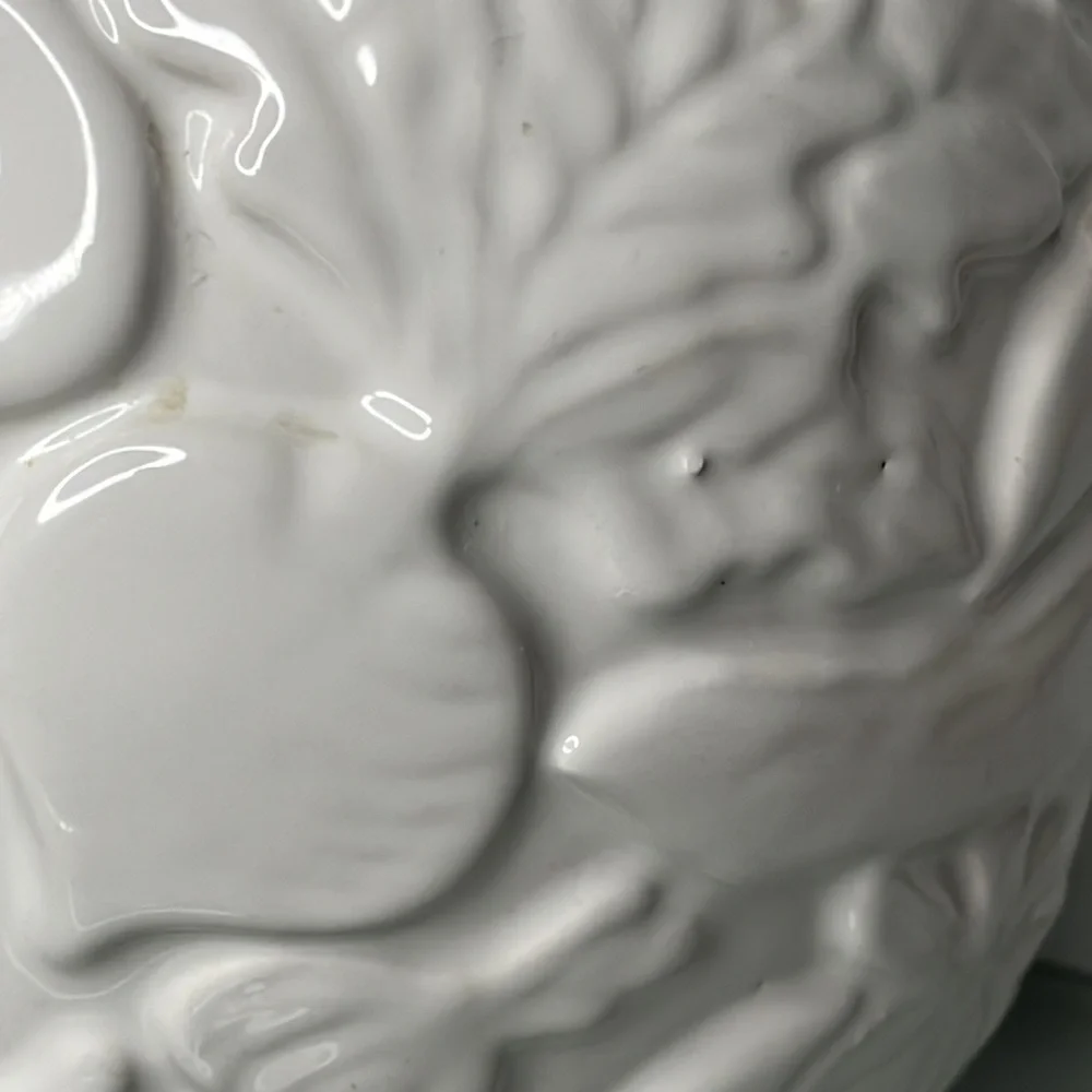 Porta white embossed
